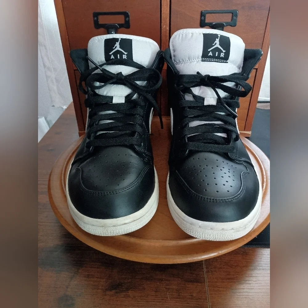 Jordan Athletic Shoes Black and White
